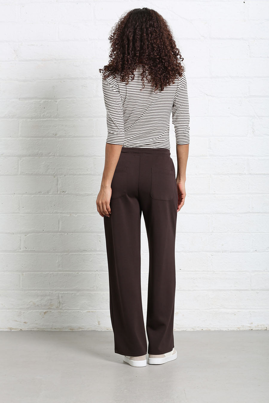 Relax & Renew Wren Jogger Chocolate Brown