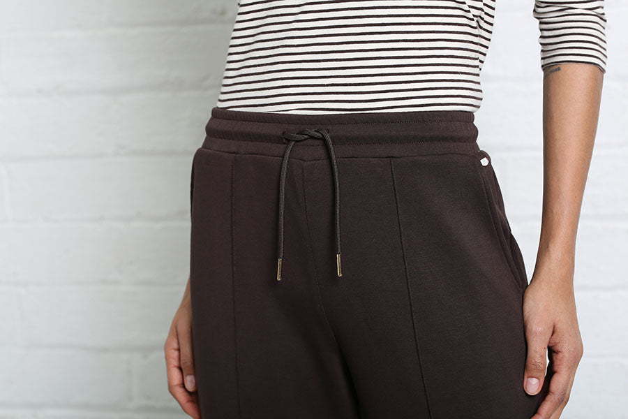 Relax & Renew Wren Jogger Chocolate Brown