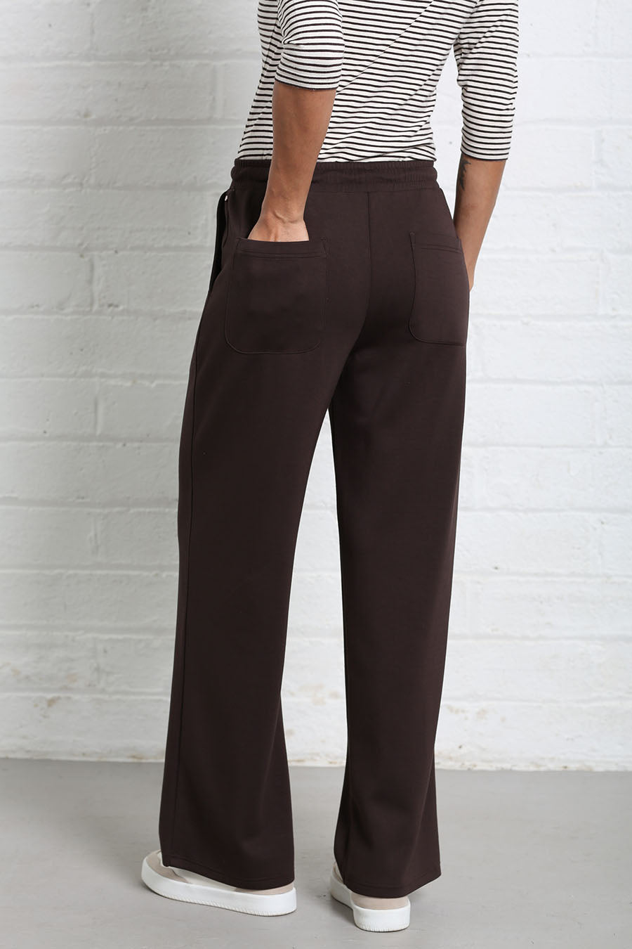 Relax & Renew Wren Jogger Chocolate Brown