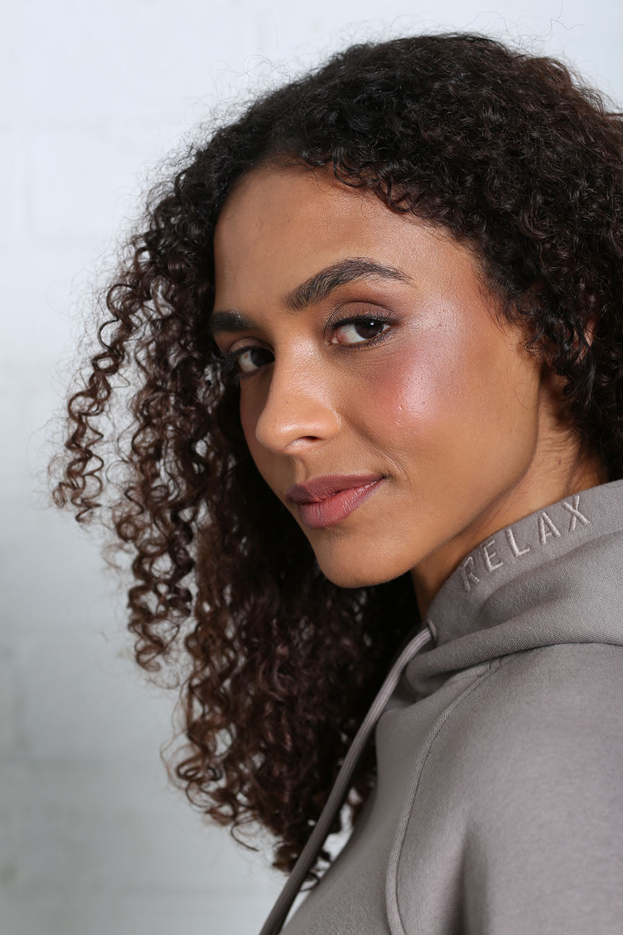 Relax & Renew Clio Hood Taupe